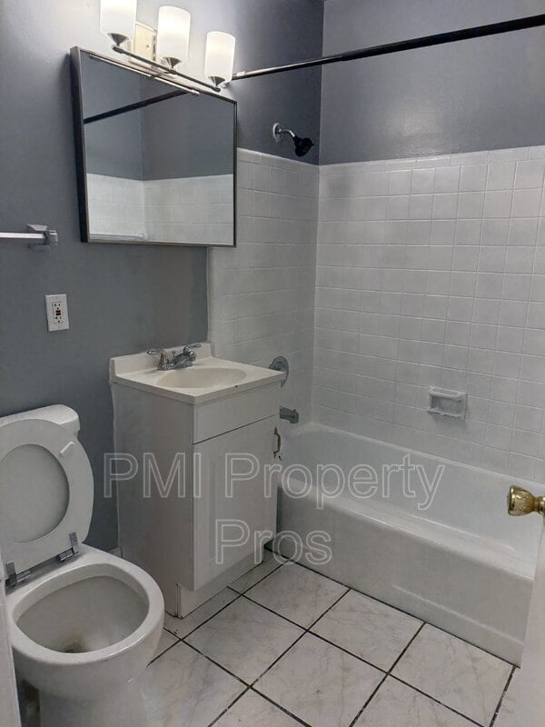 Building Photo - 5262 N Teutonia Ave