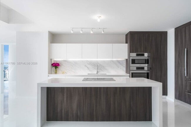 Building Photo - 851 NE 1st Ave