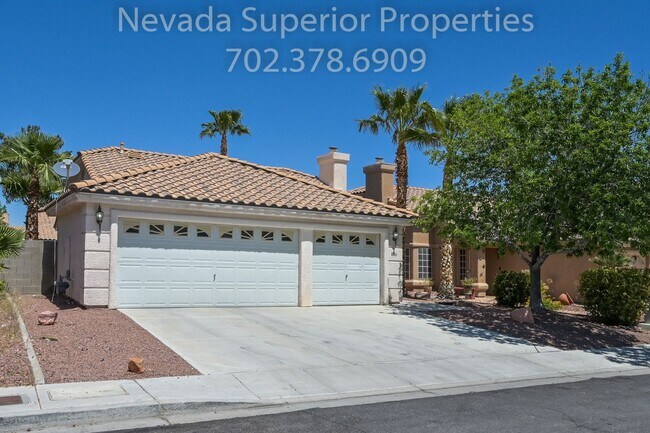 Building Photo - SE Single Story 3 Bedroom Home!!! Low Main...