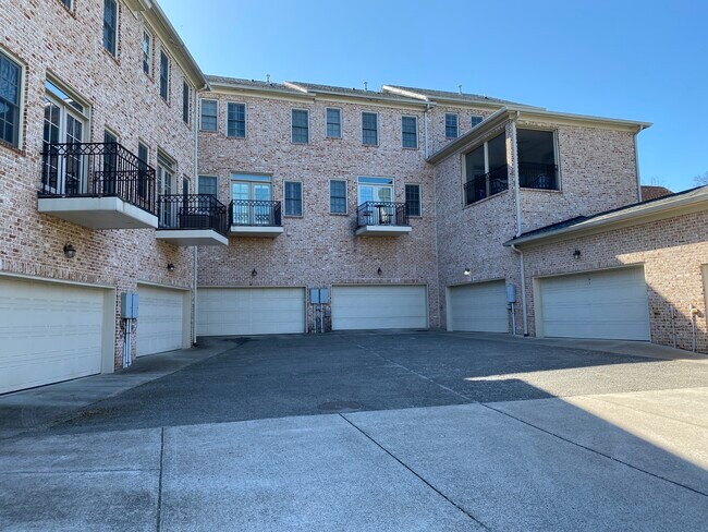 Building Photo - 3189 Parthenon Ave
