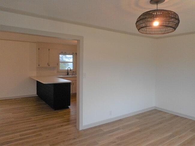 Building Photo - Fully Renovated 3 Bedroom 2 Bath Home on O...