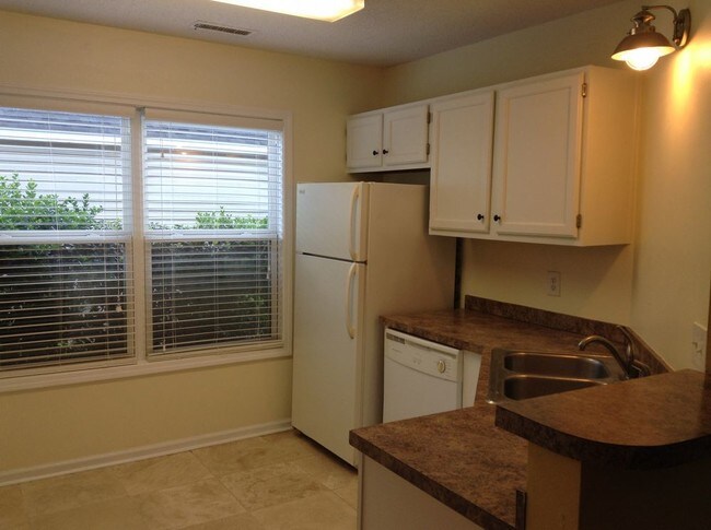 Building Photo - SOUTHWOOD