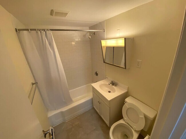 Foto del edificio - 230 Babcock St