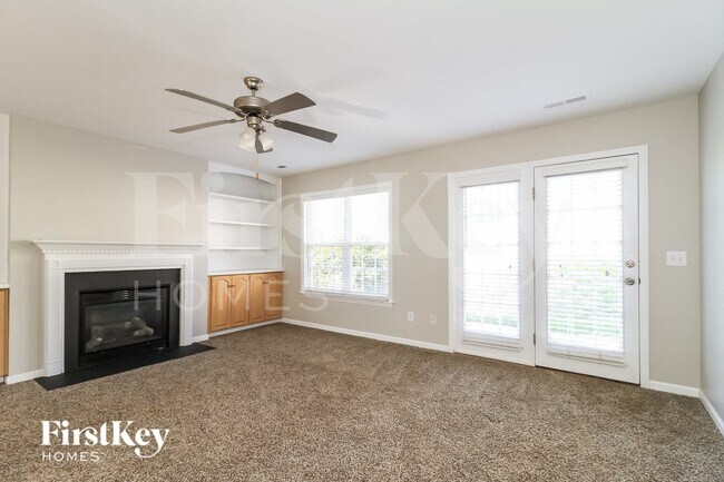 Foto del edificio - 2487 Somerset Pl Dr
