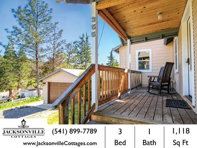 Building Photo - Hillside Cottage! Charming home with a view, 3-bd, 1-ba, fireplace, garage $300 Utility Fee