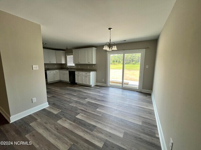 Building Photo - 466 Crump Farm Rd