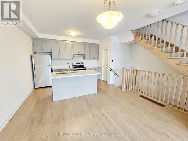 Photo du bâtiment - 25 John Canning Wy