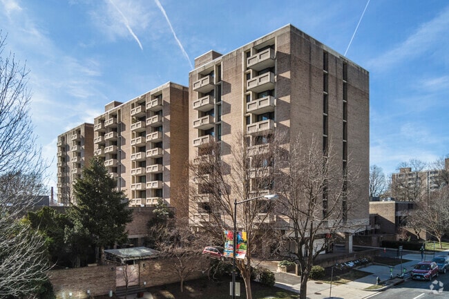 Building Photo - Carrollsburg Square North Tower
