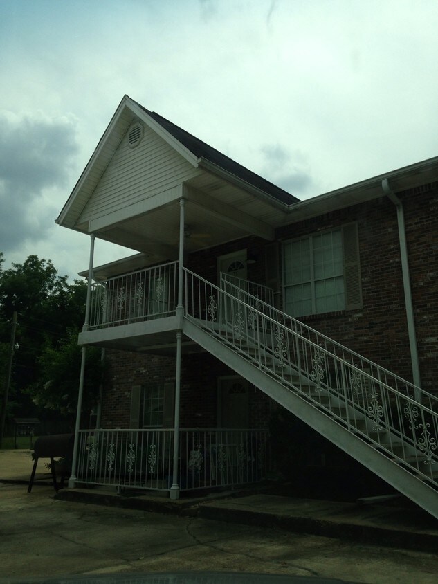904 N Montgomery St, Starkville, MS 39759 Townhome Rentals in