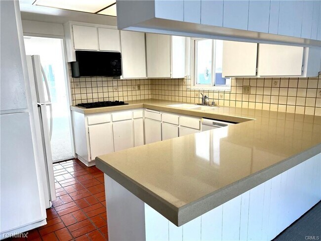 Building Photo - 3 br, 2.5 bath House - 651 24th Pl