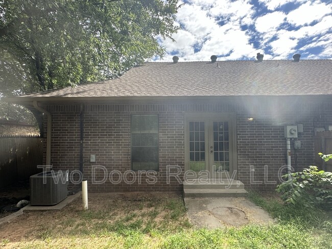 Building Photo - 505 S Greengate Dr