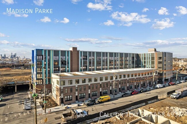 Building Photo - 2230 E Somerset St