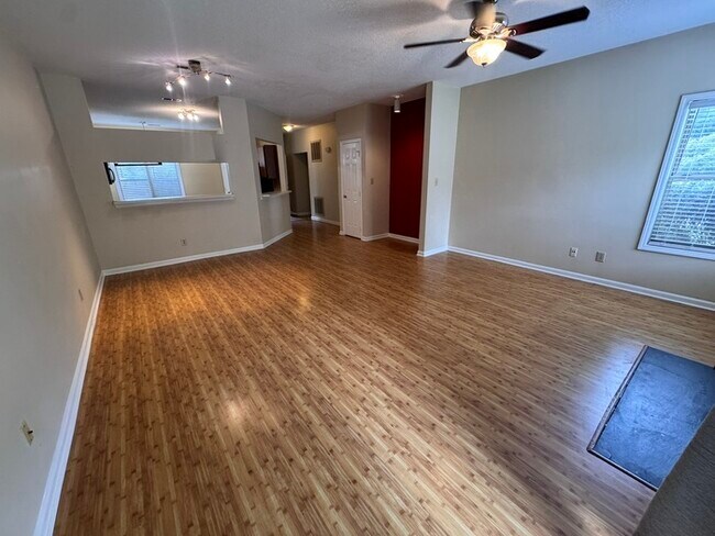 Foto del edificio - Beautiful Spacious 1st floor Condo! Amenit...