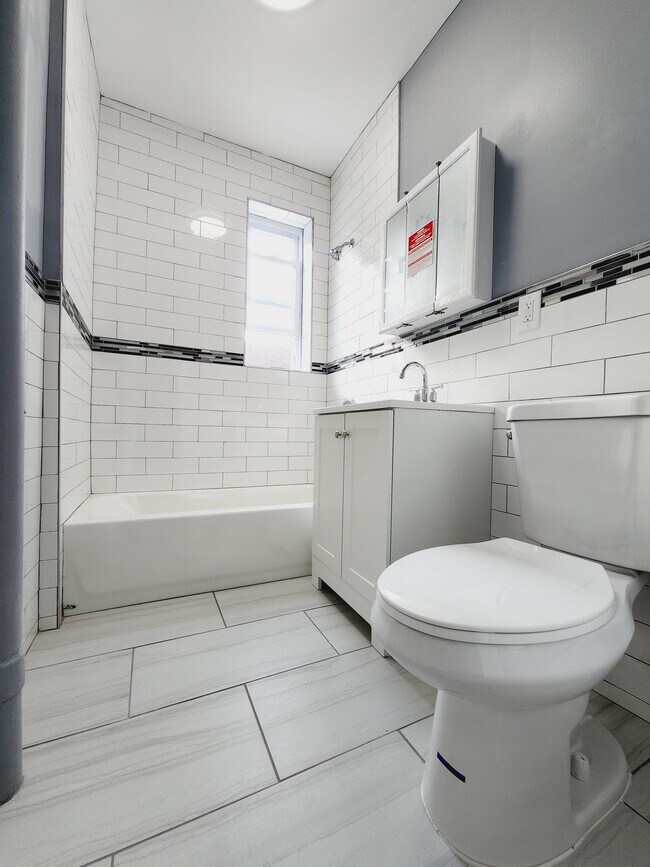 92-94 W 34th St 7B - 93 W 34th St