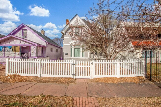 Photo - Lovely Victorian duplex for rent 2 bed / 1 bath Apartment