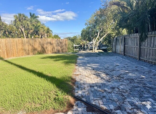 Foto del edificio - 1500 Carson Cir NE
