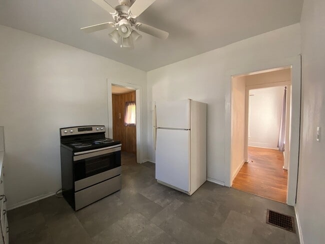Building Photo - $500 OFF FIRST MONTH RENT -3 Bedroom Single Family Home with Gleaming Wood Floors Could Be Yours!