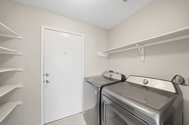 Foto del edificio - 21619 Knightsbrook Ln