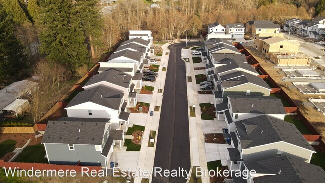 Foto del edificio - 4 br, 2.5 bath House - 8441 63rd St NE