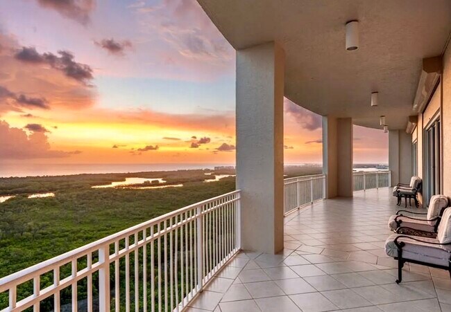 Contemple las puestas de sol en el Golfo. - 1001 Arbor Lake Dr