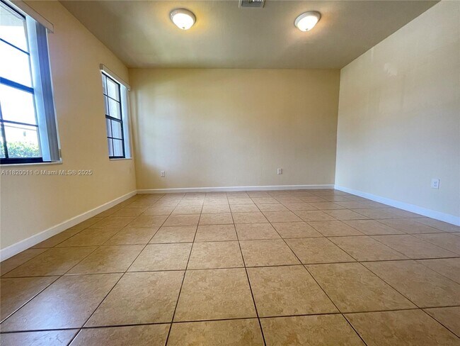 Foto del edificio - 548 SE 32nd Ave