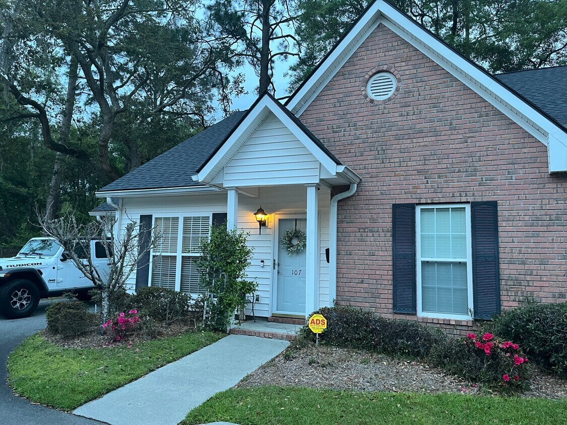 Front of house - 107 Grey Oak Ct