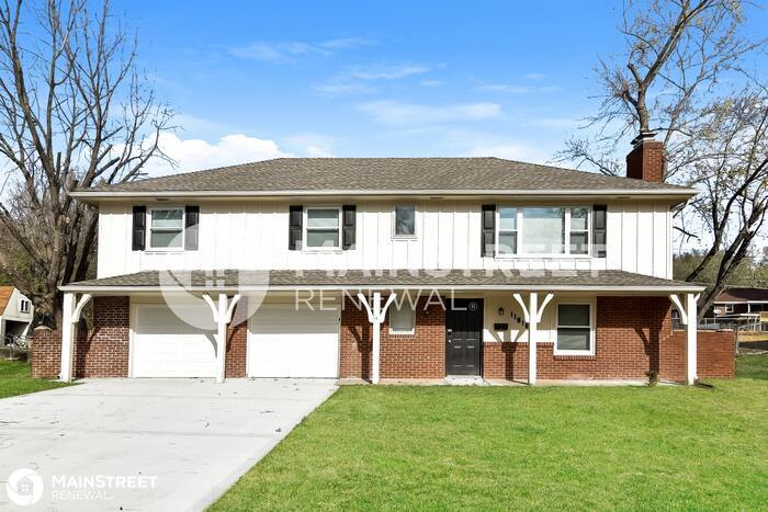 Primary Photo - 11818 E 56TH ST, KANSAS CITY, MO 64133