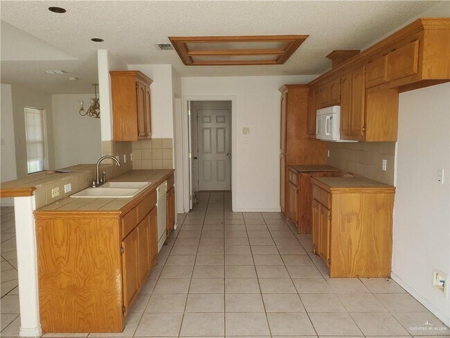 Building Photo - 2308 Emory Ave