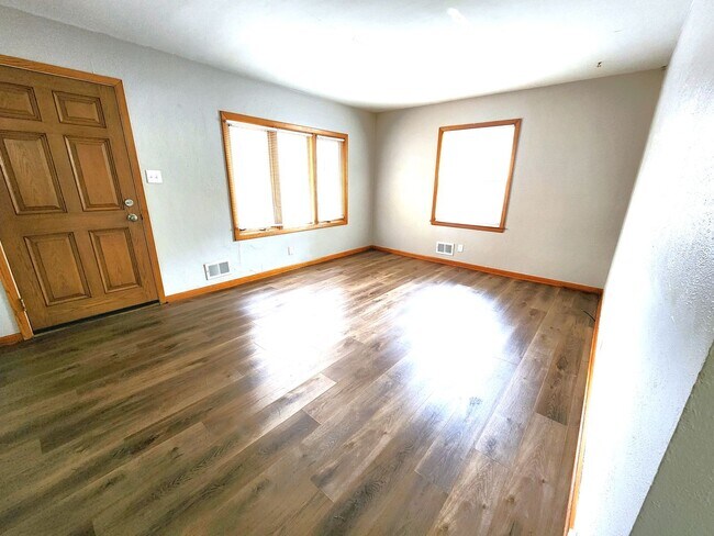 Foto del edificio - 4 Bedroom Cape Cod with Large Partially Fenced Yard