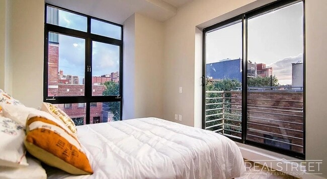 Building Photo - Bright 2 Bed / 1 Bath Loft-Style Residence with Multiple Balconies & Premium Amenities