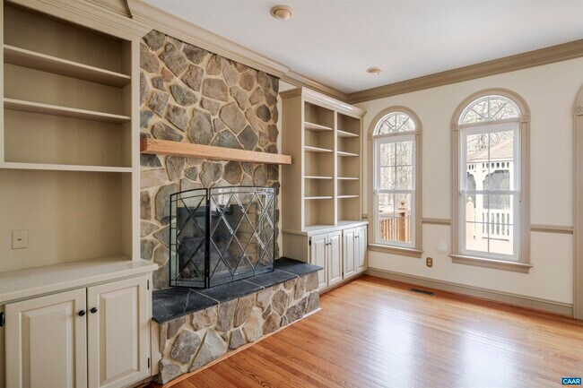 Foto del edificio - 3125 Beau Mont Farm Rd