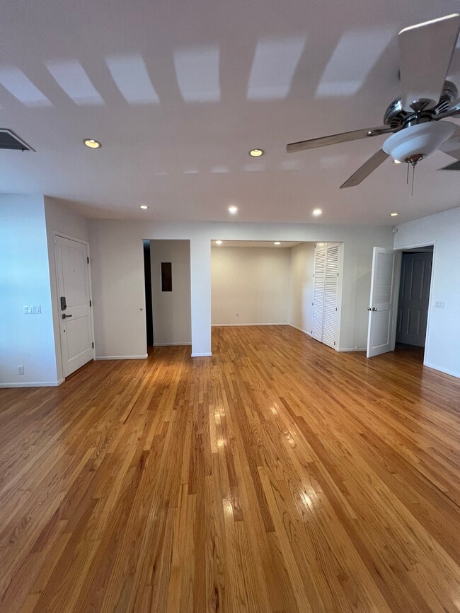 Sala de estar a comedor - 1622 Franklin St