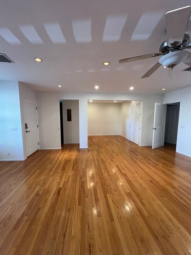 Sala de estar al comedor - 1622 Franklin St
