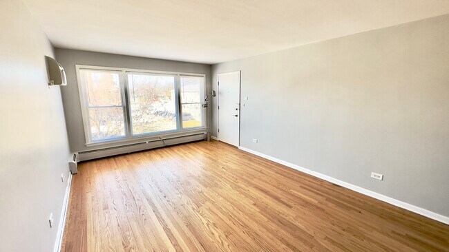 Foto del edificio - 6153 W Montrose Ave