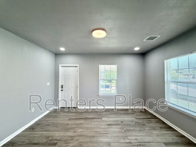 Building Photo - 517 S 40th W Ave