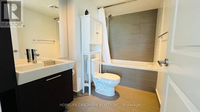 Photo du bâtiment - 386-4386 Yonge St