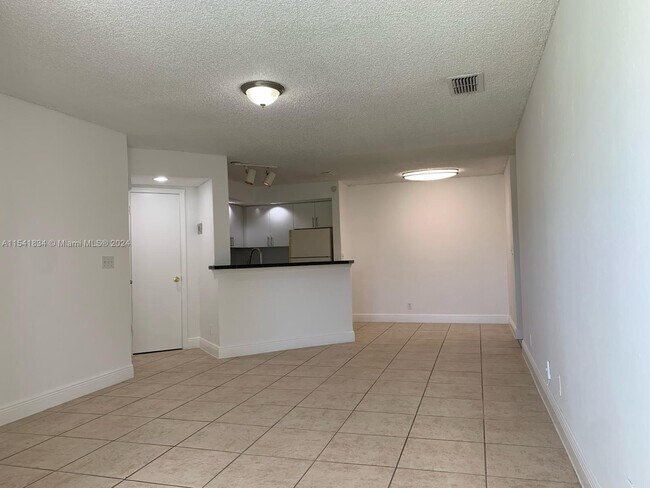 Foto del edificio - 3380 Pinewalk Dr N