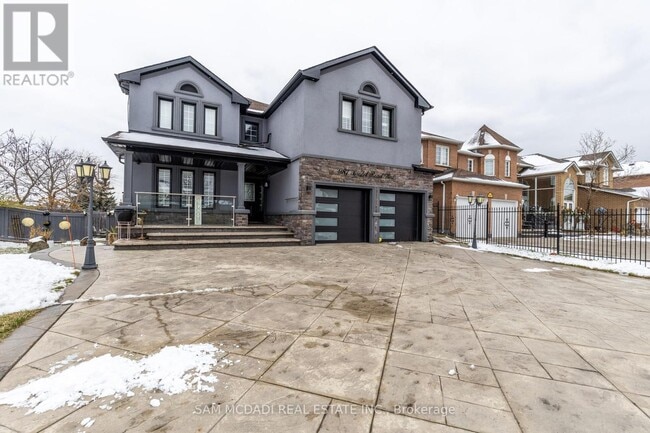Photo du bâtiment - 987-BSMT-987 Bristol Rd W