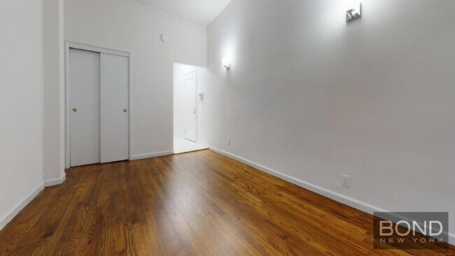 Foto del edificio - 228 E 89th St