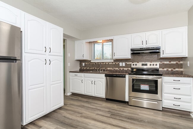 Building Photo - 250 Francisridge Dr