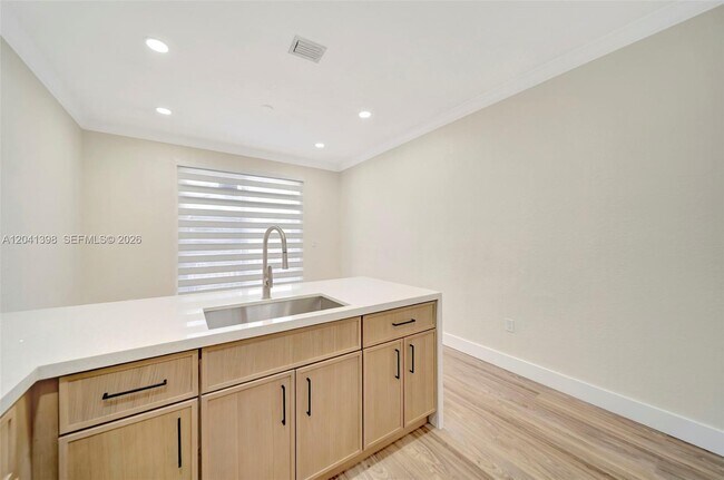 Foto del edificio - 17620 NW 73rd Ave