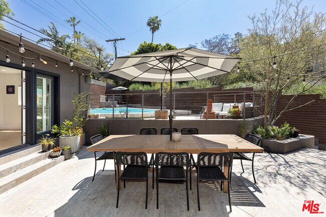 Foto del edificio - 2906 Nichols Canyon Rd