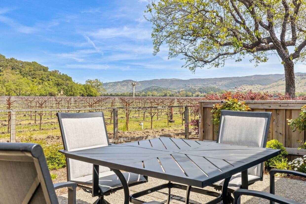 Primary Photo - Fully Furnished Townhome with Vineyard Views