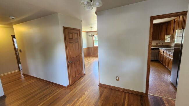 Building Photo - 4 Bed 1.5 bath in Dover