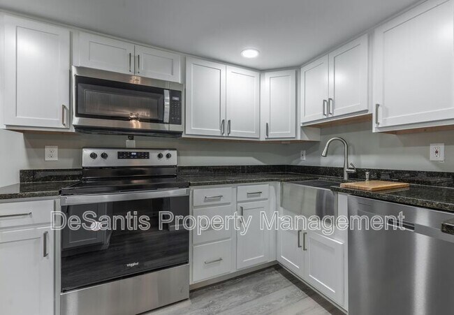 Building Photo - 2213 Aurora Dr