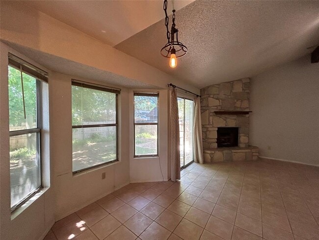 Foto del edificio - 7316 Lake Charles Dr