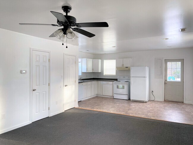 Dining/Kitchen - 68 Brown St
