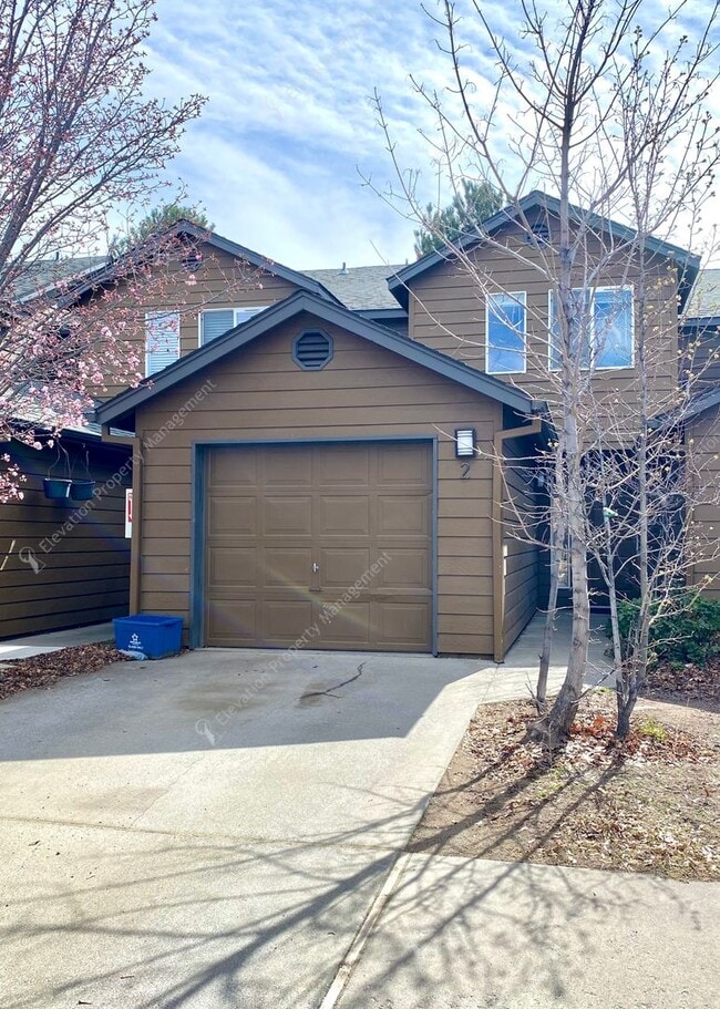 Building Photo - 2769 NE Mesa Ct