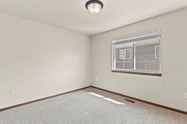 Photo - 1659 Burr Dr (North Liberty, IA) Apartment