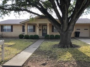 Building Photo - 109 Broadmoor Dr